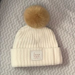 love YOUR melon beanie w/ poof